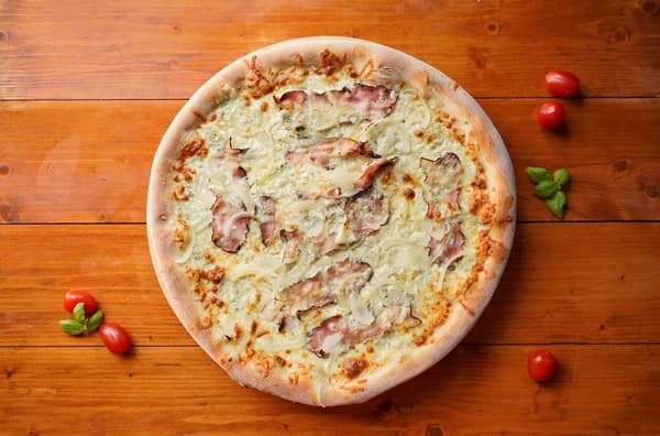 32. Pizza Cipolle